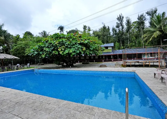 Leisure Homestay - Pool, Boating, Zipline, Home Food, Estate