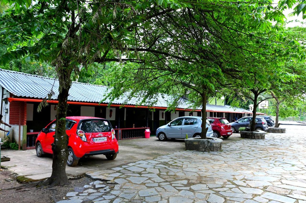 Homestay Leisure - Pool, Boating, Zipline, Food, Estate