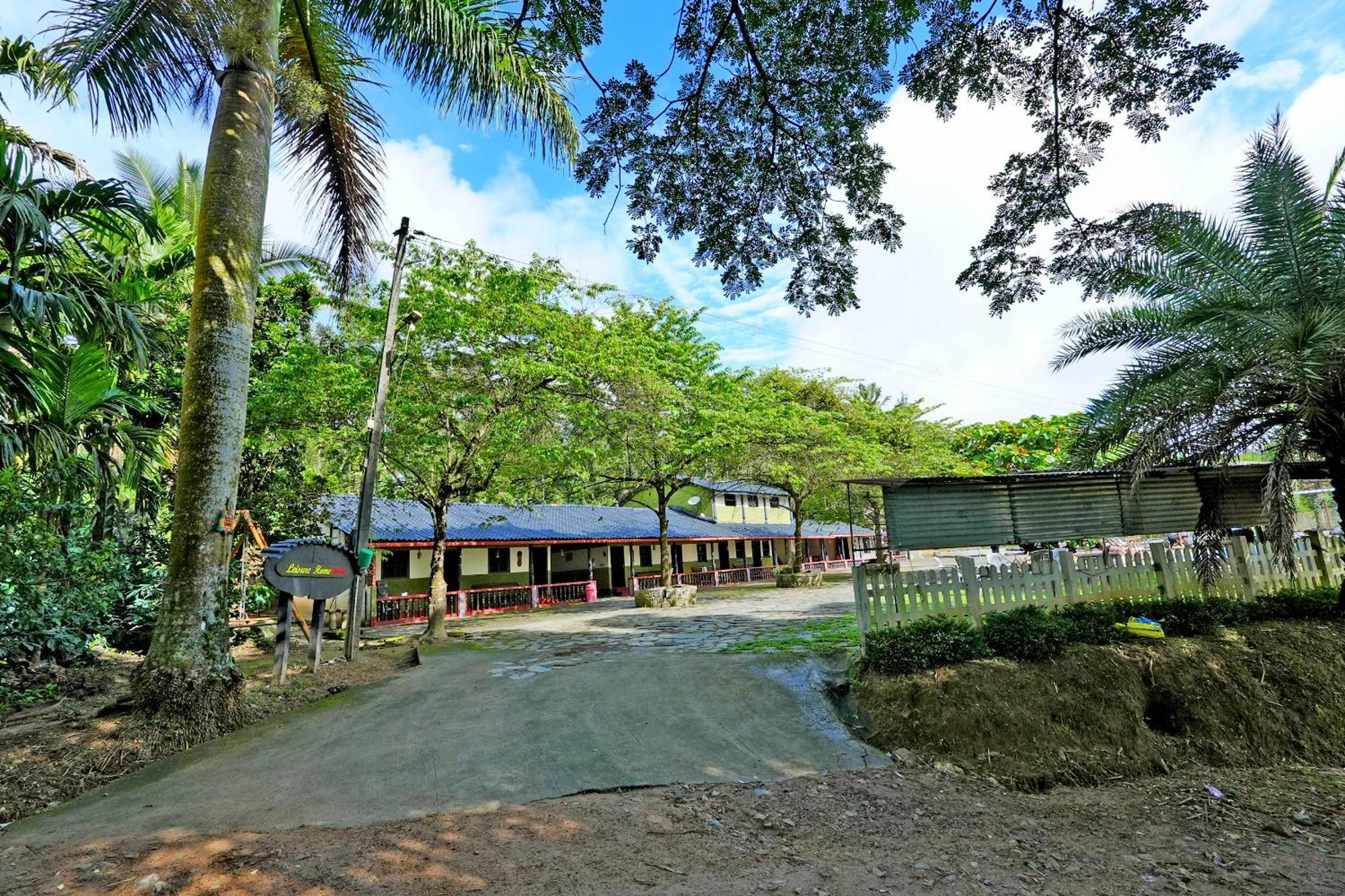 Leisure - Pool, Boating, Zipline, Food, Estate *